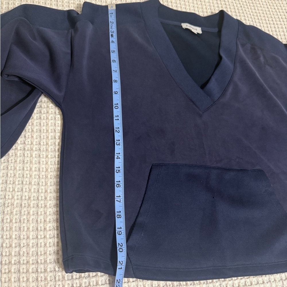 Evereve Deep Blue V-Neck Top - Picture 8 of 9